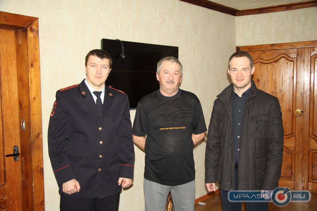 Полиция Орска и Общественный совет при УМВД поздравили ветеранов с Новым годом